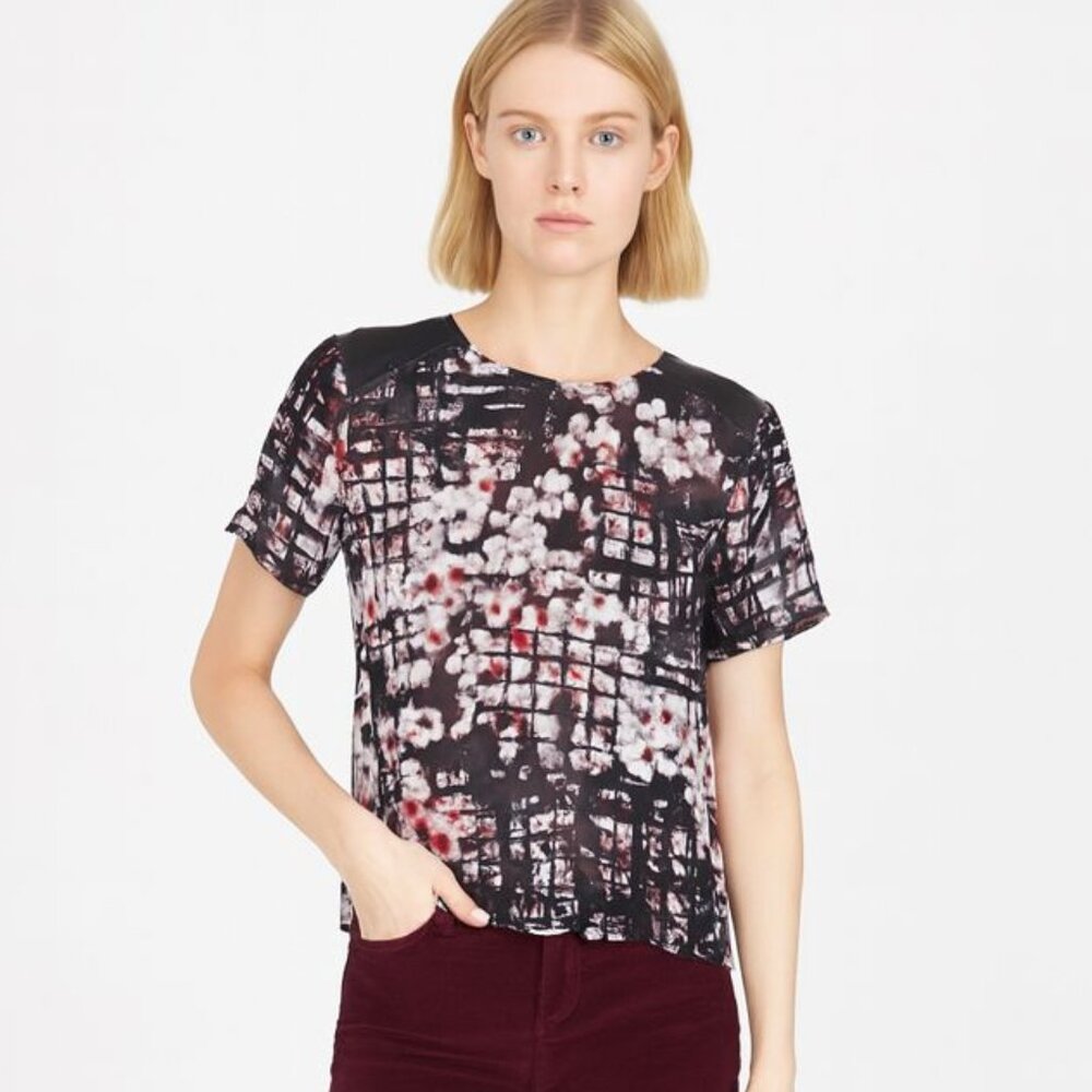 Banana Republic Black Graphic Fitted Blouse